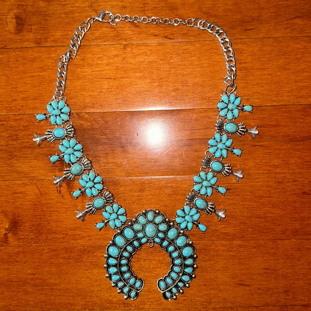 TURQUOISE & SILVER STATEMENT NECKLACE